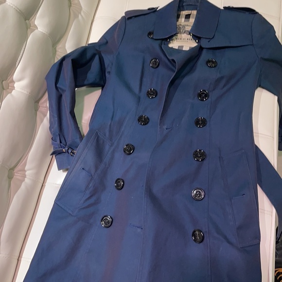 Burberry trench size 4 - Picture 4 of 4
